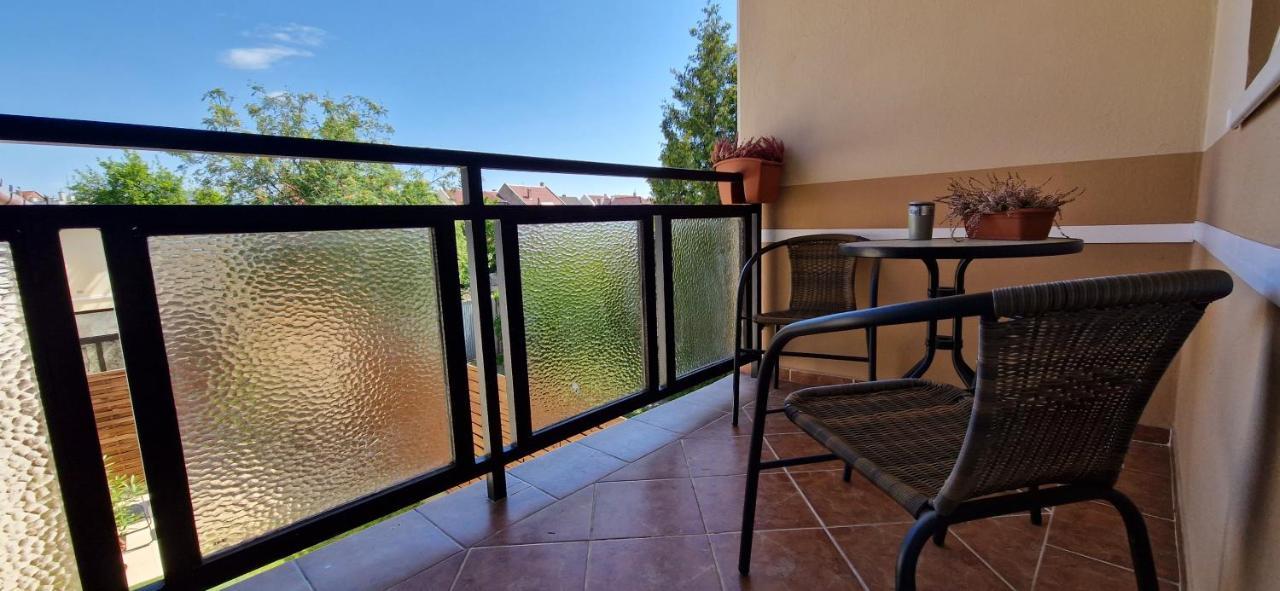 Boholand Apartman Eger Luaran gambar