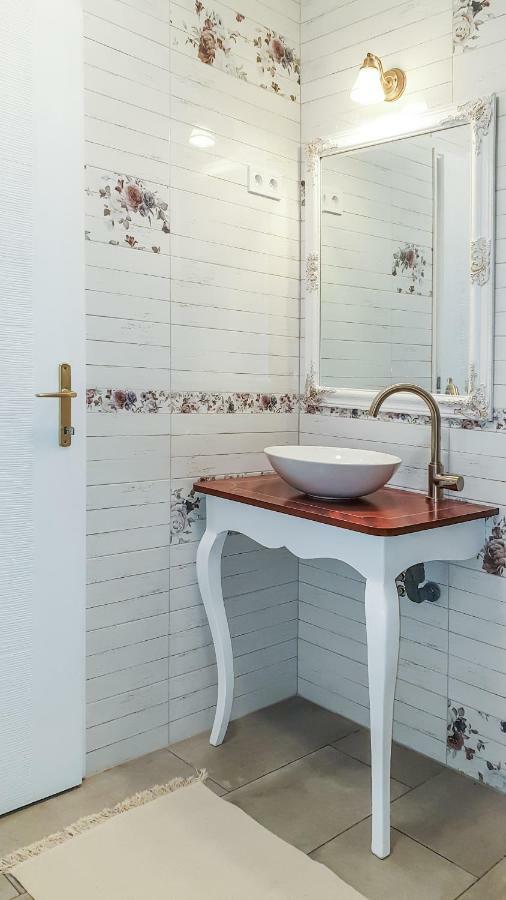 Boholand Apartman Eger Luaran gambar